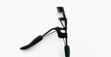 EYELASH CURLER 2